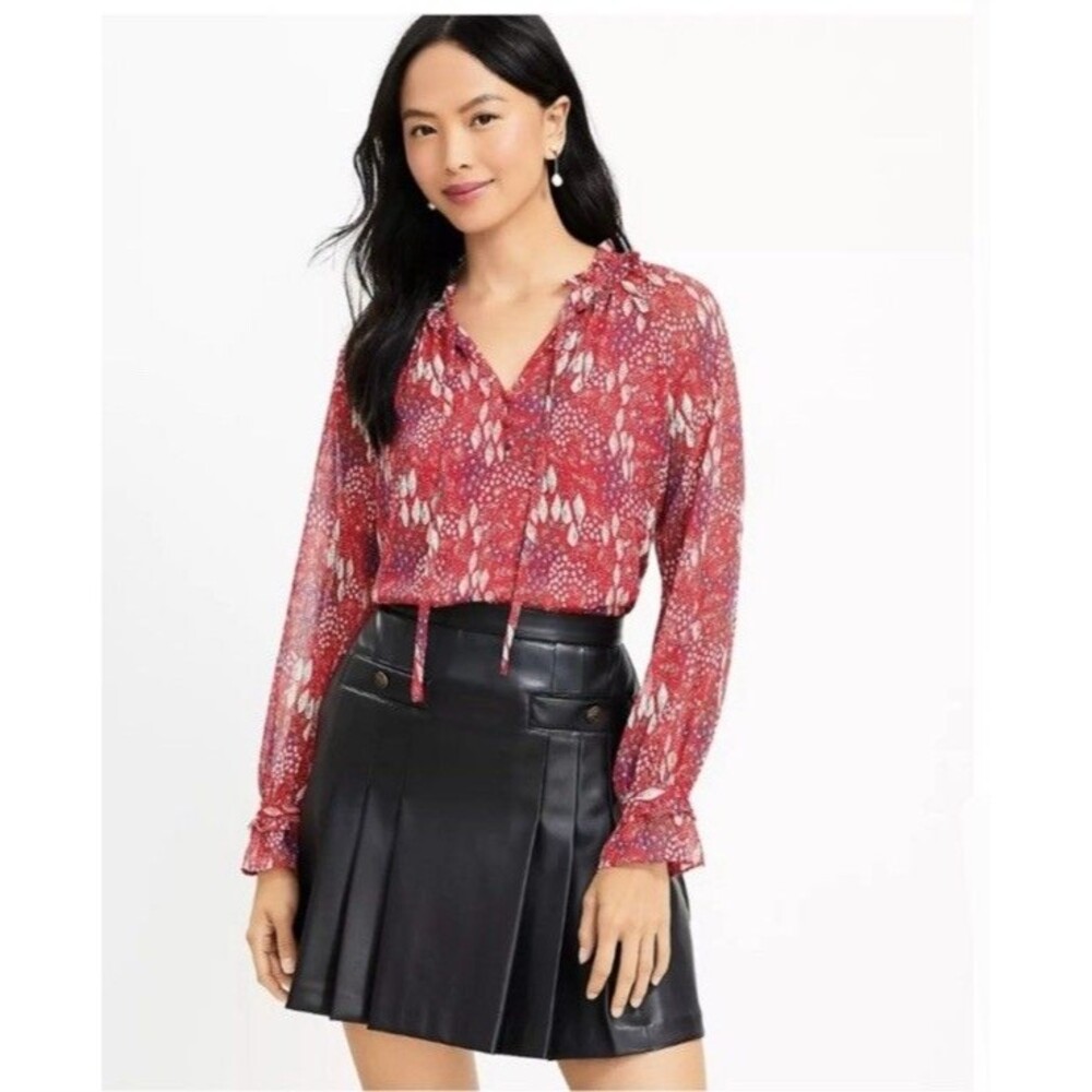 LOFT Top Womens Size MP Red Floral Tie V-Neck Blouse Ruffle Hem Balloon Sleeve
